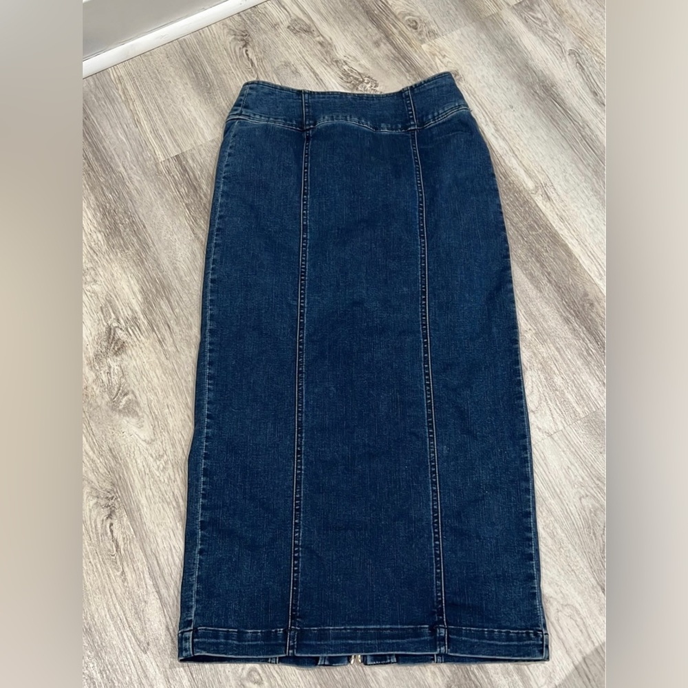 Sexy fitted  denim skirt. Excellent condition